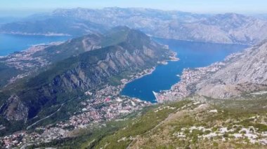Karadağ 'daki Kotor Körfezi üzerindeki hava manzarası