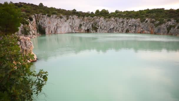 Zmajevo Oko o lago Ojo de Dragón y laguna azul cerca de Rogoznica, Croacia — Vídeos de Stock