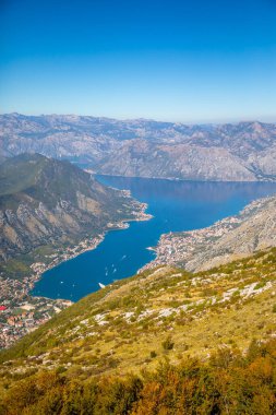 Karadağ 'daki Kotor Körfezi üzerindeki hava manzarası