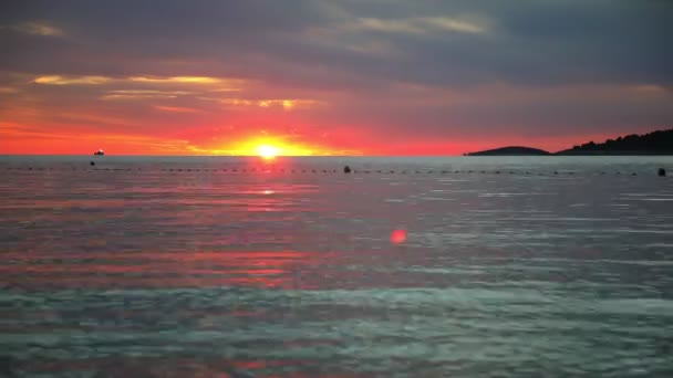 Timelapse video av solnedgången över Adriatiska havet i Montenegro. Sista minuten av solnedgången — Stockvideo