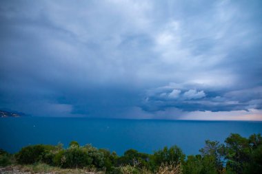 Karadağ 'ın Budva kenti yakınlarındaki Adriyatik Denizi' nde fırtına
