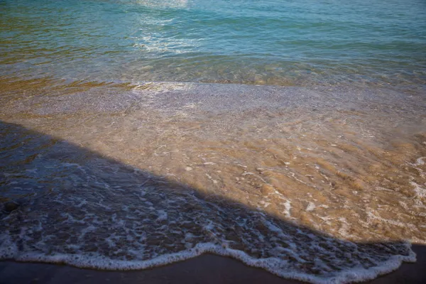 Παραλία Trsteno στο Μαυροβούνιο, κοντά στην Μπούντβα, σε έναν όμορφο κόλπο με γαλάζια νερά — Φωτογραφία Αρχείου
