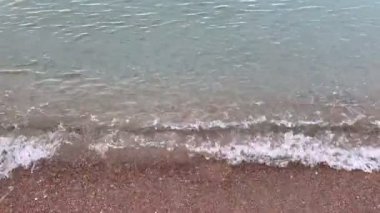 Karadağ 'da güneş doğarken Budva Riviera sahillerinden biri.