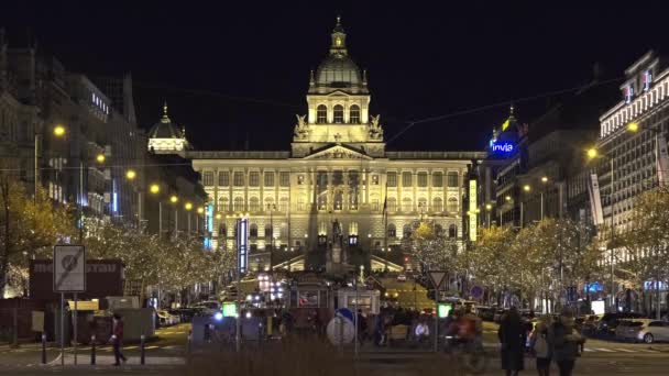 Prague, Czech Republic - January 3, 2022: View of Wenceslas Square with Christmas decorations at night — 图库视频影像