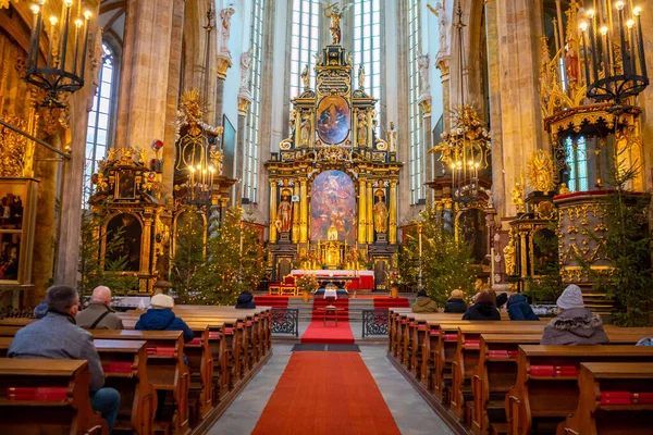 Prague, Czech Republic - 07.01.2022: The interiors of the Gothic Church of Our Lady before Tyn in Old Town Square in Prague, Czech Republic — Stock Photo, Image