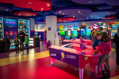 Prag, Çek Cumhuriyeti - 26.01.2022: Çek Cumhuriyeti 'nin Prag kentindeki eğlence kompleksi Hamleys' te oyun odası