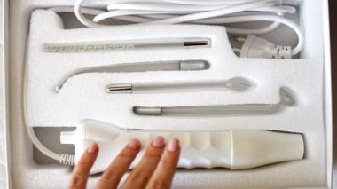 Yeni elektrikli Darsonval Güzellik salonunda beyaz kutuda