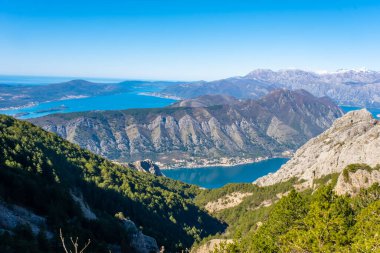 Karadağ 'daki Kotor Körfezi üzerindeki hava manzarası