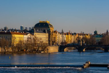 Prag'da Vltava Nehri boyunca görünümü