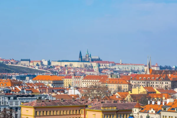 Houses with traditional red roofs in Prague, Panoramic city skyline, Scenic aerial panorama of the Old Town architecture in Prague, Czech Republic — ストック写真