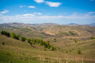 Dağların ve vadilerin olduğu dağ gibi Altai, Rusya 'nın tepesinden - lanet olası parmak - manzarası. Yüksek kalite fotoğraf
