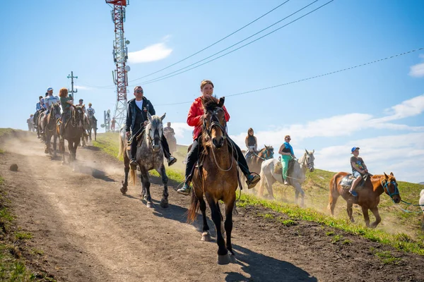 Altai Rosja Maja 2022 Grupa Turystów Jedzie Konno Góry Altai — Zdjęcie stockowe
