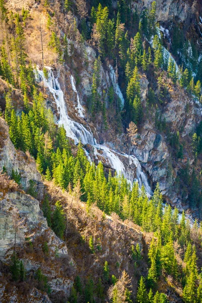 Fryst Vatten Vattenfallet Berget Altai Republic Sibirien Ryssland Högkvalitativt Foto — Stockfoto