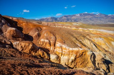 Altai Dağları 'ndaki renkli Mars' ta kumtaşının doğal dokusu, Altai Cumhuriyeti, Rusya 'da Mars 1 olarak adlandırılır. Yüksek kalite fotoğraf