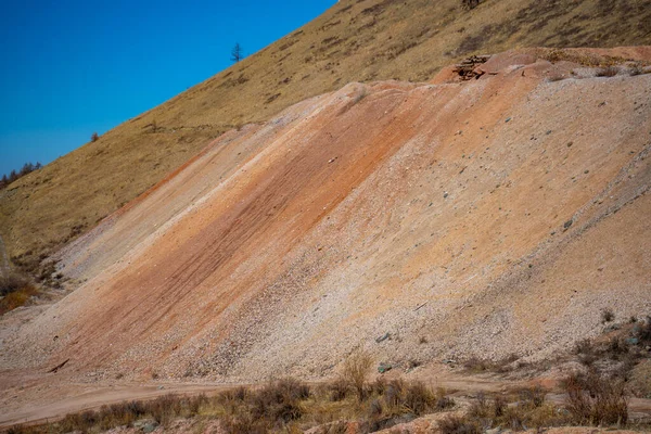 Den Gamla Övergivna Kvicksilvergruvan Altai Republiken Utvinning Mineraler Högländerna Ryssland — Stockfoto