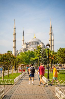 İstanbul, Türkiye - 28 Mayıs 2022: İstanbul, Türkiye 'deki Mavi Cami veya Sultanahmet Camii. Yüksek kalite fotoğraf