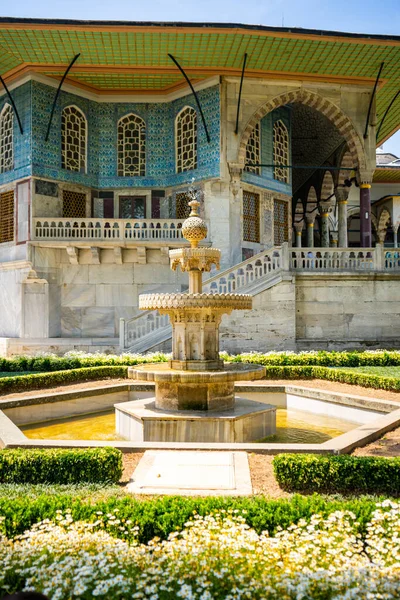 İstanbul, Türkiye - 28 Mayıs 2022: İstanbul, Türkiye 'deki Topkapı Sarayı 