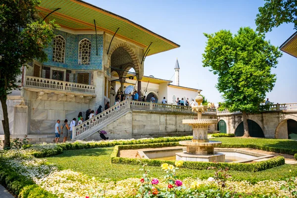 İstanbul, Türkiye - 28 Mayıs 2022: İstanbul, Türkiye 'deki Topkapı Sarayı 