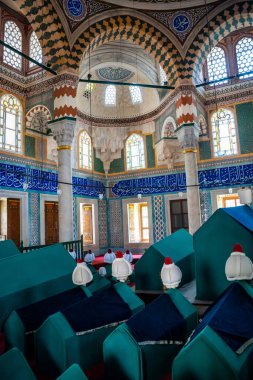 İstanbul, Türkiye - 28 Mayıs 2022: Ayasofia 'nın yanı sıra İstanbul, Türkiye' deki Hagia Sofya 'da Sultan II. Selim' in 16. yüzyıldan kalma mezarı. kalite fotoğraf