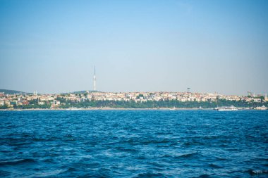 İstanbul 'da yaz günü setin, suyun ve gemilerin manzarası. Yüksek kalite fotoğraf