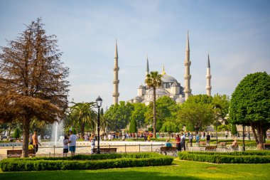 İstanbul, Türkiye - 28 Mayıs 2022: İstanbul, Türkiye 'deki Mavi Cami veya Sultanahmet Camii. Yüksek kalite fotoğraf