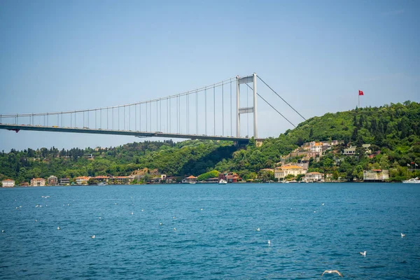 İstanbul, Türkiye - 29 Mayıs 2022: Boğaz ve Fatih Sultan Mehmet Köprüsü, İstanbul, Türkiye. Yüksek kalite fotoğraf