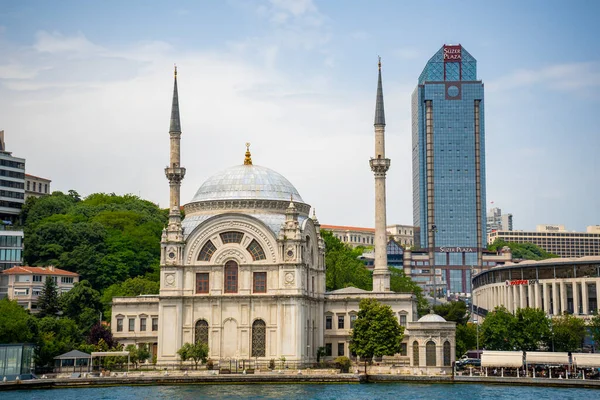 Κωνσταντινούπολη Τουρκία Μαΐου 2022 Τζαμί Dolmabahce Θέα Από Βόσπορο Κωνσταντινούπολη — Φωτογραφία Αρχείου