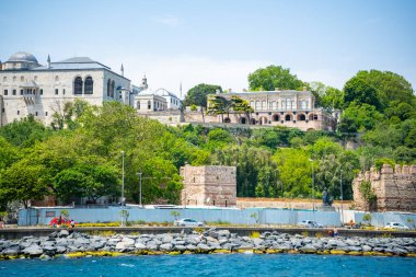 İstanbul, Türkiye - 29 Mayıs 2022: Ayasofya 'nın İstanbul, Türkiye' deki İstanbul Boğazı 'ndan manzarası. Muhteşem İstanbul silueti. - Evet. Yüksek kalite fotoğraf