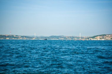 İstanbul 'da yaz günü setin, suyun ve gemilerin manzarası. Yüksek kalite fotoğraf