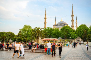 İstanbul, Türkiye - 29 Mayıs 2022: İstanbul, Türkiye 'deki Sultanahmet Camii veya Mavi Cami. Yüksek kalite fotoğraf