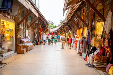İstanbul, Türkiye - 29 Mayıs 2022: İstanbul 'da insanlarla pazar. Türkiye 'deki pazarlardan biridir. Yüksek kalite fotoğraf