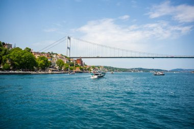 İstanbul, Türkiye - 29 Mayıs 2022: Boğaz ve Fatih Sultan Mehmet Köprüsü, İstanbul, Türkiye. Yüksek kalite fotoğraf