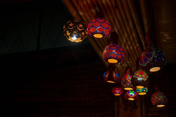 Lâmpadas Tradicionais Decorativas Turcas Brilhantes Luzes Coloridas Com Cores Vivas — Fotografia de Stock