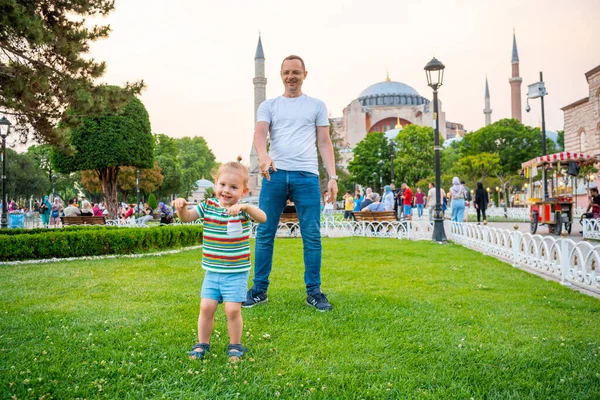 Istanbul Turkey May 2022 Little Cute Girl Have Fun Father — Stock Photo, Image