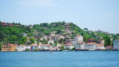 İstanbul, Türkiye - 29 Mayıs 2022: İstanbul 'un Asyalı kesiminin güzel bir yaz gününde sular altında kalması. Yüksek kalite 4k görüntü