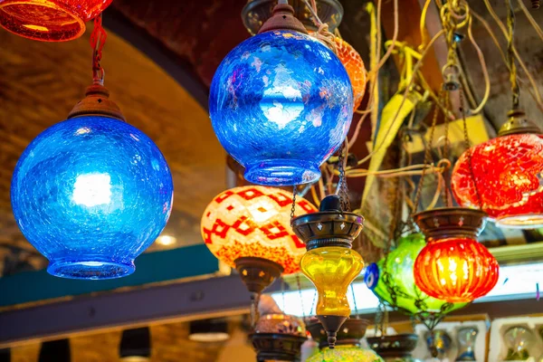 Lâmpadas Tradicionais Decorativas Turcas Brilhantes Luzes Coloridas Com Cores Vivas — Fotografia de Stock