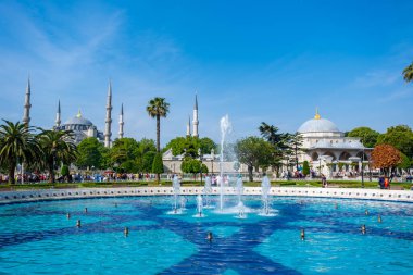 İstanbul, Türkiye - 28 Mayıs 2022: İstanbul, Türkiye 'deki Mavi Cami veya Sultanahmet Camii. Yüksek kalite fotoğraf