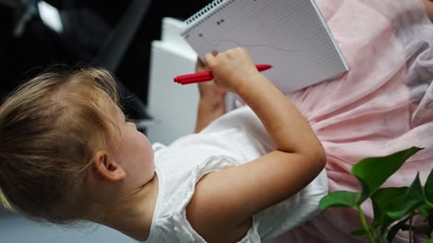 Little Girl Draw Write Red Pencil Home Child Creativity Education — Αρχείο Βίντεο