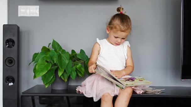Adorable Toddler Little Girl Reading Book Home Happiness Child Reading — 图库视频影像