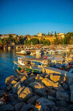Antalya, Türkiye - 10 Eylül 2022: Antalya Kaleici 'deki liman - Eski Antalya Kasabası, Türkiye. Yüksek kalite fotoğraf
