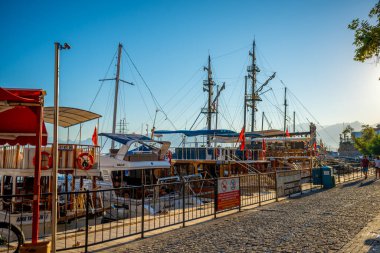 Antalya, Türkiye - 10 Eylül 2022: Antalya Kaleici 'deki liman - Eski Antalya Kasabası, Türkiye. Yüksek kalite fotoğraf