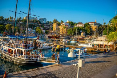 Antalya, Türkiye - 10 Eylül 2022: Antalya Kaleici 'deki liman - Eski Antalya Kasabası, Türkiye. Yüksek kalite fotoğraf