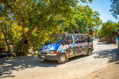 Manavgat, Türkiye - 12 Eylül 2022: Türkiye 'nin Manavgat kentindeki Koprucay Nehri Canyoning ve rafting gezisi. Yüksek kalite fotoğraf