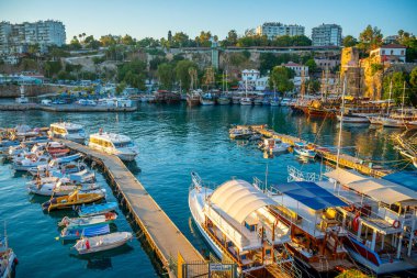 Antalya, Türkiye - 10 Eylül 2022: Antalya Kaleici 'deki liman - Eski Antalya Kasabası, Türkiye. Yüksek kalite fotoğraf