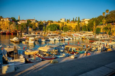 Antalya, Türkiye - 10 Eylül 2022: Antalya Kaleici 'deki liman - Eski Antalya Kasabası, Türkiye. Yüksek kalite fotoğraf
