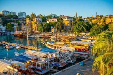 Antalya, Türkiye - 10 Eylül 2022: Antalya Kaleici 'deki liman - Eski Antalya Kasabası, Türkiye. Yüksek kalite fotoğraf
