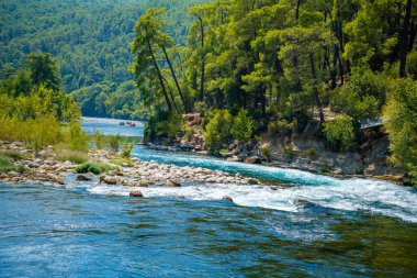 Türkiye 'nin Antalya ilinin Manavgat ilçesindeki Koprucay Nehri' nde tatil ve rafting gezisi. Yüksek kalite fotoğraf