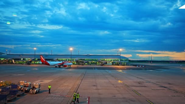 Prag Tjeckien Oktober 2022 Vaclav Havel Prague Airport Flygplansarbetare Transport — Stockvideo