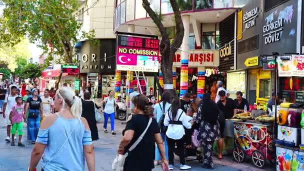 Анталія Туреччина Вересня 2022 Року Люди Йдуть Популярній Пішохідній Торговій — стокове відео