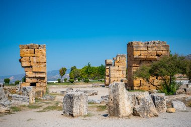 Türkiye 'nin Pamukkale ilinin Hierapolis kentindeki kalıntılar. Yüksek kalite fotoğraf